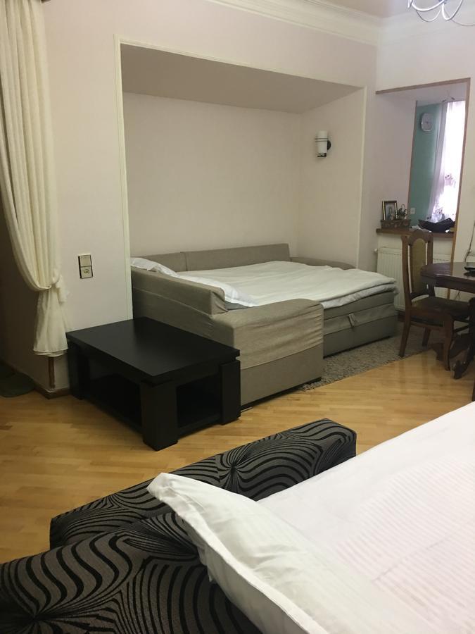 Guesthouse Zeinabi Тбілісі Екстер'єр фото